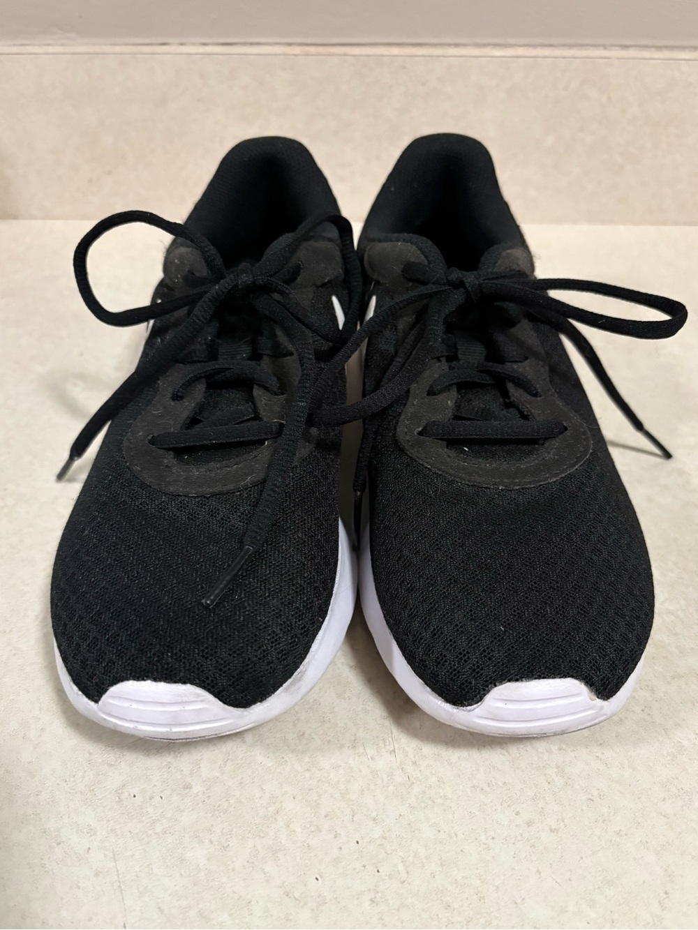 Nike Tanjun Black White Sneakers Women’s Size 7.5 Running Shoes